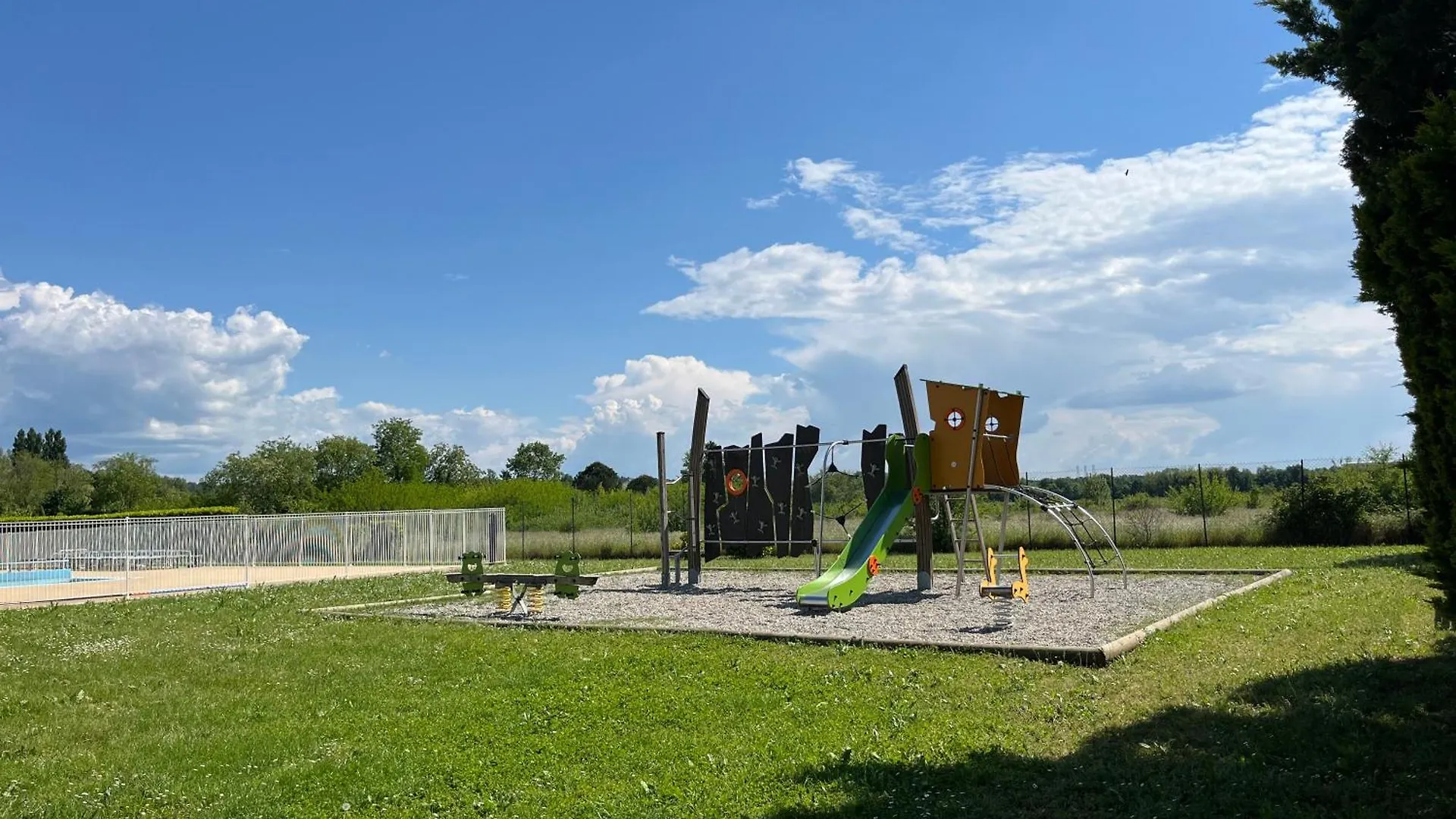 Au Bord Du Lac Chateauneuf-sur-Isere Apartment